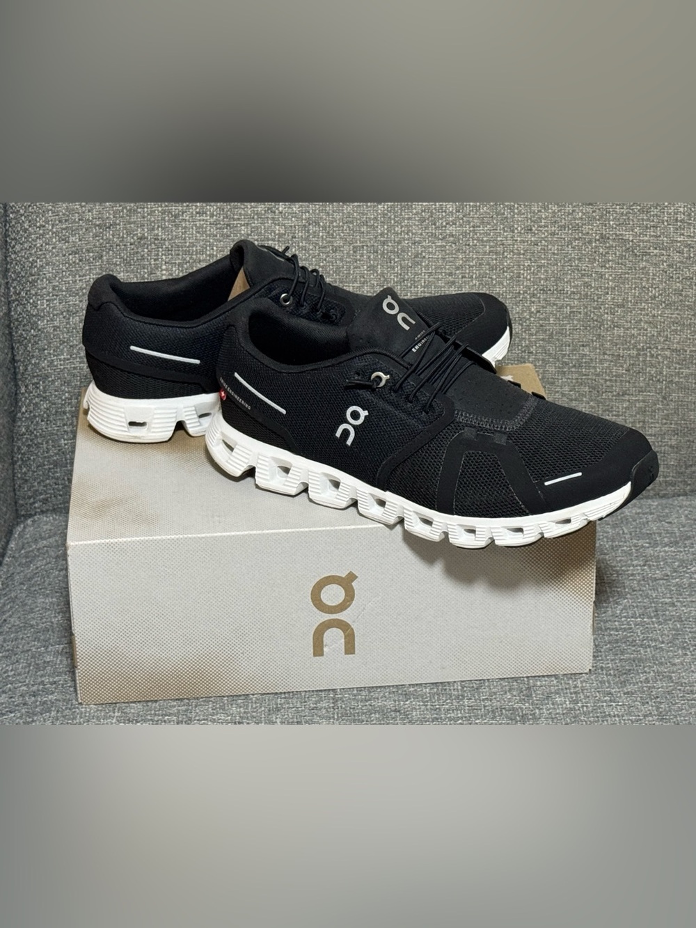 On Cloud 5 Men's Size 10 Black White Running Shoes Pristine